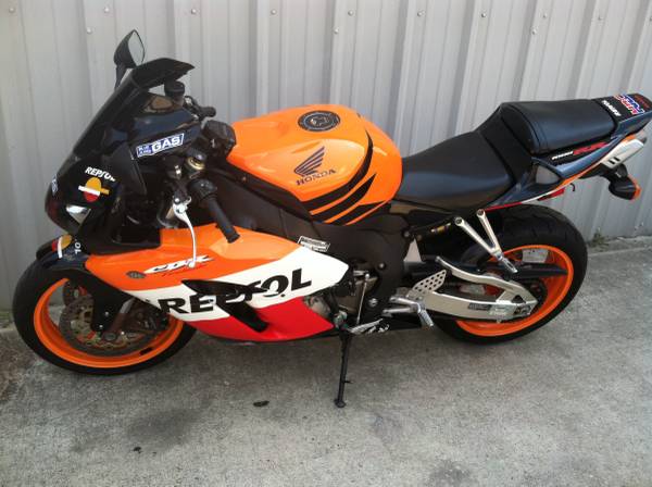 [已購入並補上照片]即將購入二手CBR1000rr，請車友幫忙在三台中做出選擇。
