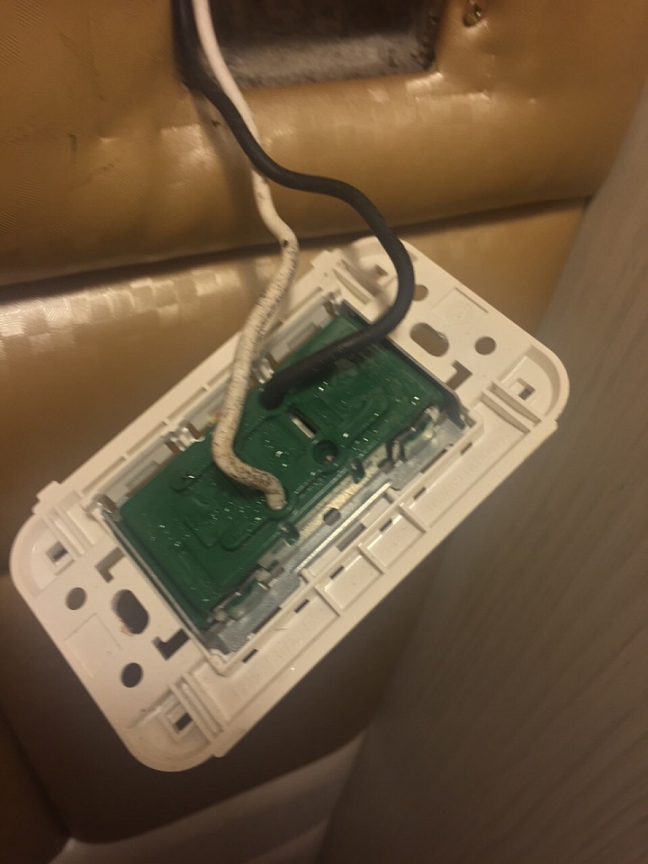 插座內有水是潮濕造成的嗎
