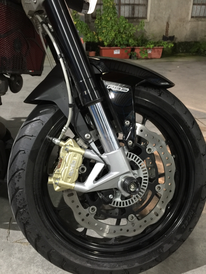 Aprilia Shiver 750 簡單開箱