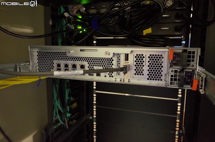 [全臺第一]怪獸級40G效能&自動分層NAS開箱 -QNAP TVS-EC1580MU-SAS-RP 多圖