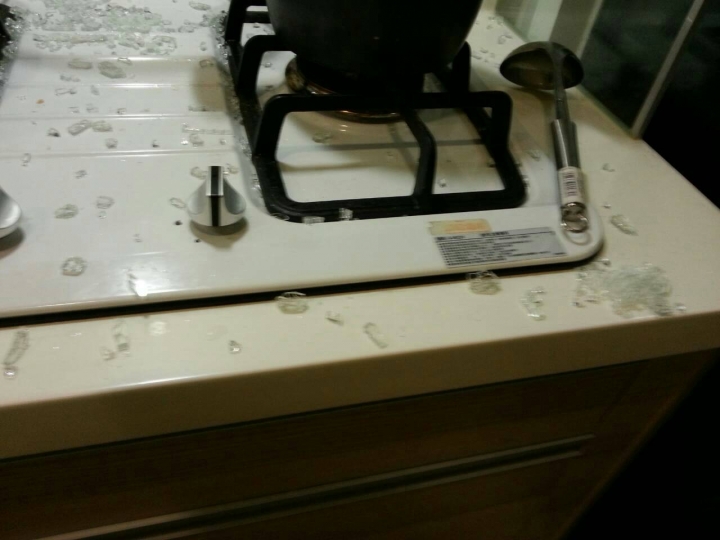 hola特力和樂買的鍋子 第一次使用就爆炸
