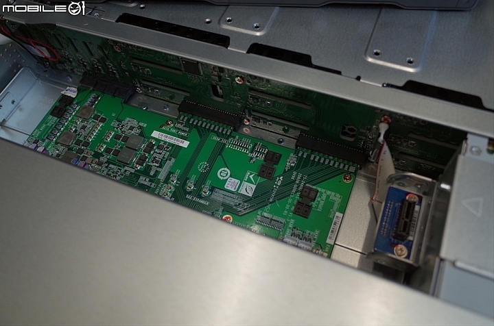 [全臺第一]怪獸級40G效能&自動分層NAS開箱 -QNAP TVS-EC1580MU-SAS-RP 多圖