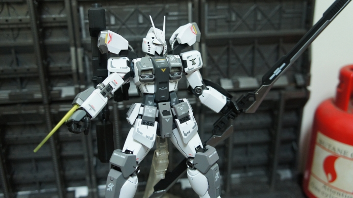 MG 1/100 驚異白戰士