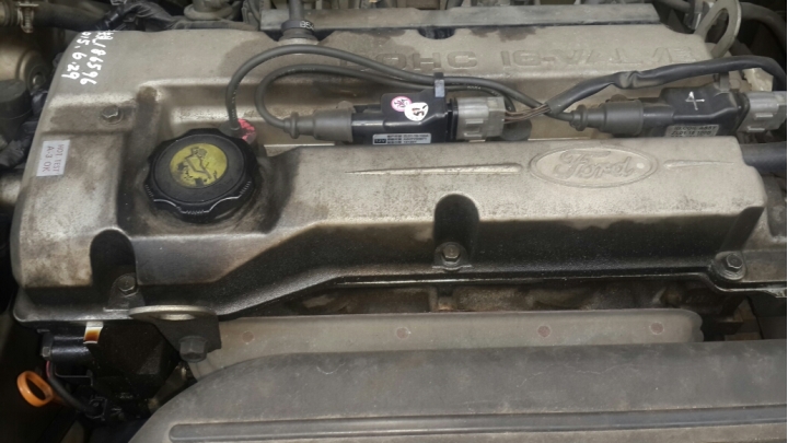 2004年 Ford Activa 引擎蓋漏油