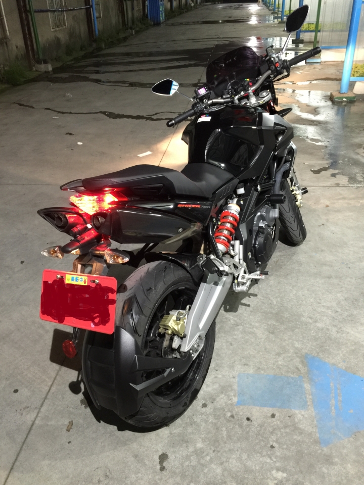 Aprilia Shiver 750 簡單開箱