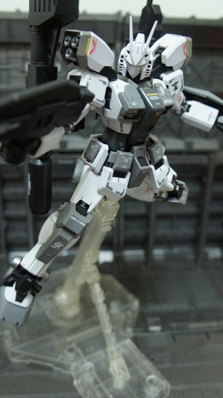 MG 1/100 驚異白戰士