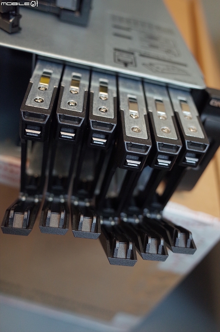 [全臺第一]怪獸級40G效能&自動分層NAS開箱 -QNAP TVS-EC1580MU-SAS-RP 多圖