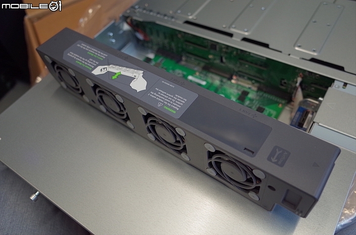 [全臺第一]怪獸級40G效能&自動分層NAS開箱 -QNAP TVS-EC1580MU-SAS-RP 多圖
