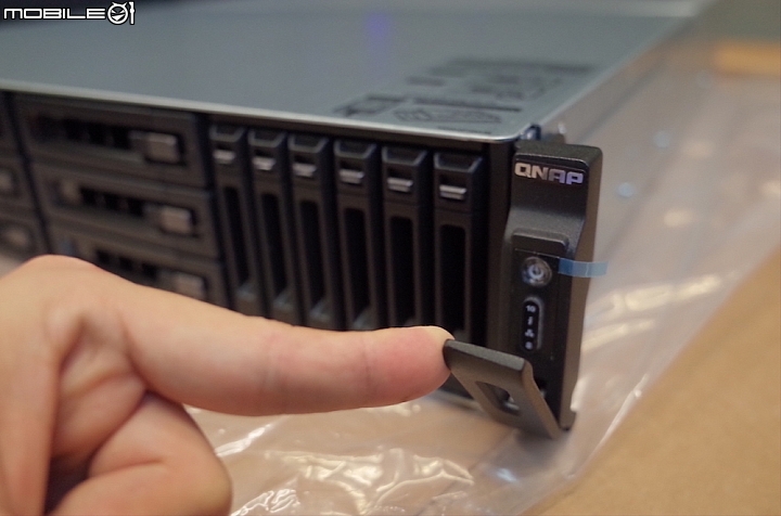 [全臺第一]怪獸級40G效能&自動分層NAS開箱 -QNAP TVS-EC1580MU-SAS-RP 多圖