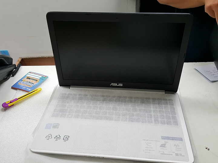 2015/9/16 ASUS K501LX i7版 含淚開箱