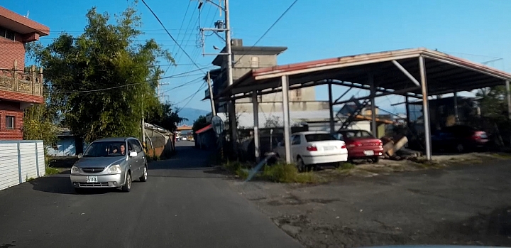 行車記錄器畫面一半清楚一半模糊