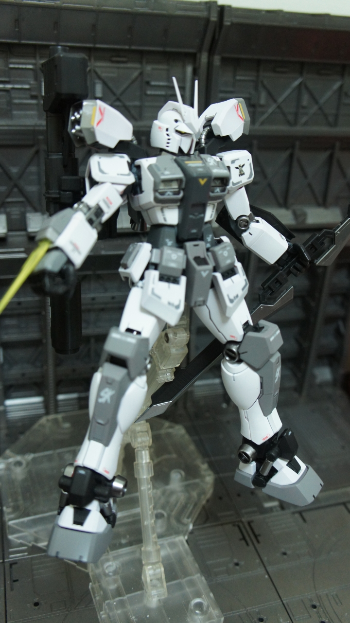 MG 1/100 驚異白戰士