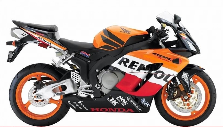 [已購入並補上照片]即將購入二手CBR1000rr，請車友幫忙在三台中做出選擇。
