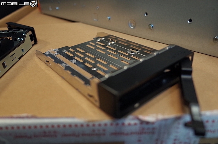 [全臺第一]怪獸級40G效能&自動分層NAS開箱 -QNAP TVS-EC1580MU-SAS-RP 多圖