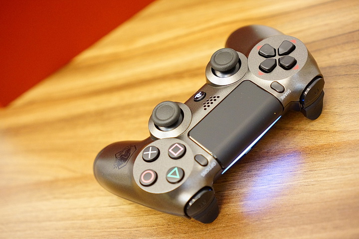 【幻痛】PS4 幻痛機 限量同捆單主機 CUH-1200/1207A 圖 + 文開箱