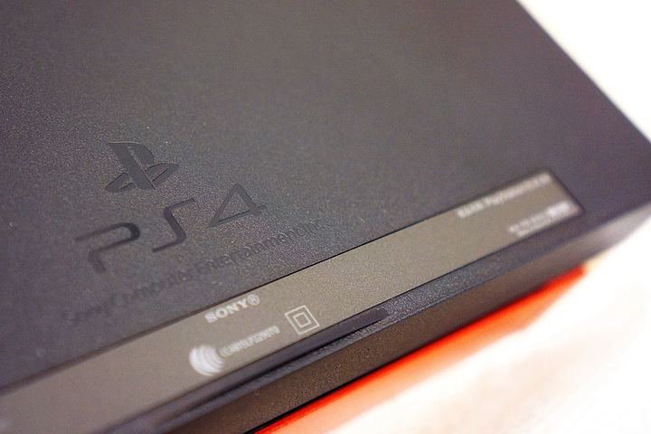 【幻痛】PS4 幻痛機 限量同捆單主機 CUH-1200/1207A 圖 + 文開箱