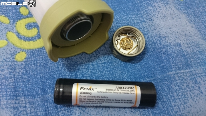 FENIX CL25R 露營燈