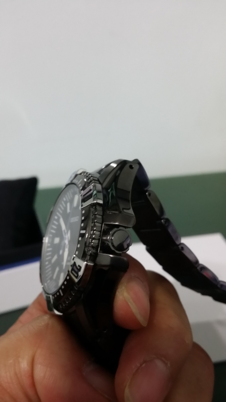 【開箱】SEIKO 太陽能深海200米潛水錶 SNE281P1