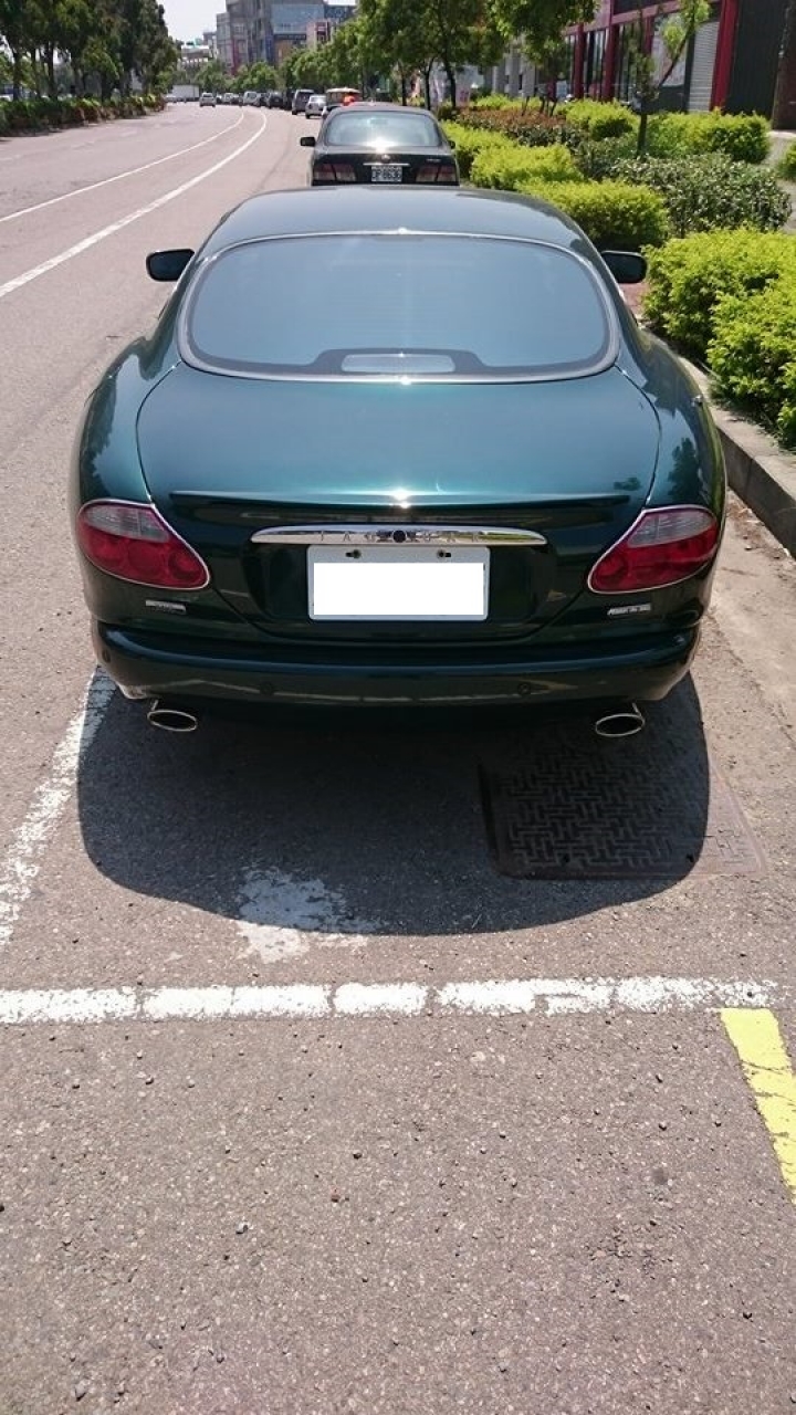 巧遇的XK8