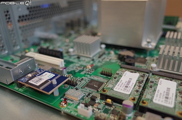 [全臺第一]怪獸級40G效能&自動分層NAS開箱 -QNAP TVS-EC1580MU-SAS-RP 多圖