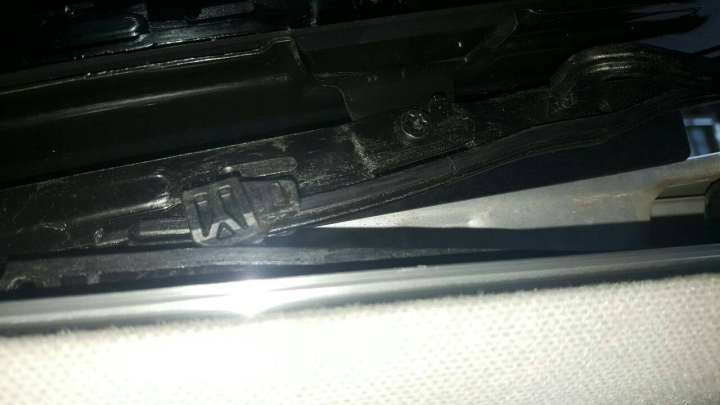ELANTRA 天窗出廠瑕疵? 12年~EX版(英倫 極光 黑潮未知)