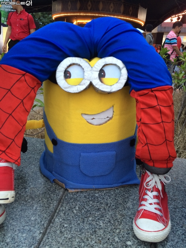 不給糖就搗蛋!我也要當神偷奶媽(?) 之老背少進階版Minion 小小兵扛起我吧!!