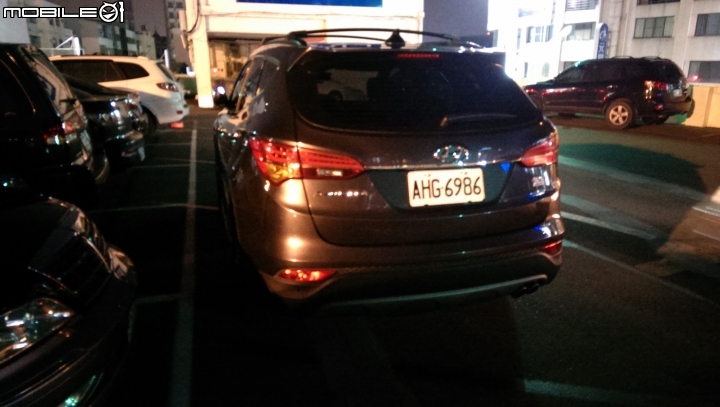 把通道當停車格