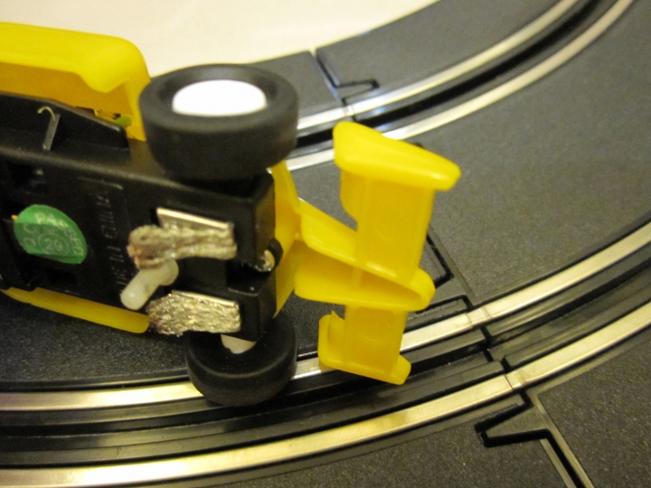[開箱] Slot car 軌道賽車 + 數位計圈器DIY