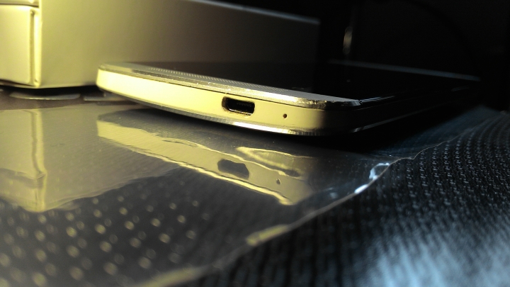 HTC ONE (M7) 原廠"難忘的維修經驗" (附送修前後圖及HTC客服聯繫之郵件內文)