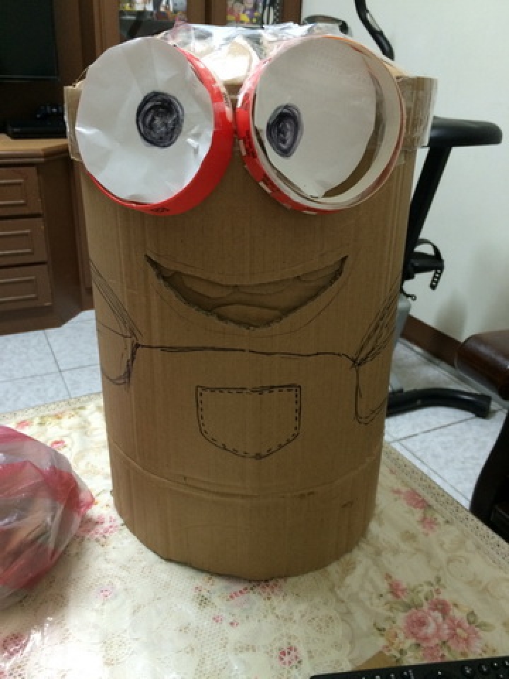 不給糖就搗蛋!我也要當神偷奶媽(?) 之老背少進階版Minion 小小兵扛起我吧!!