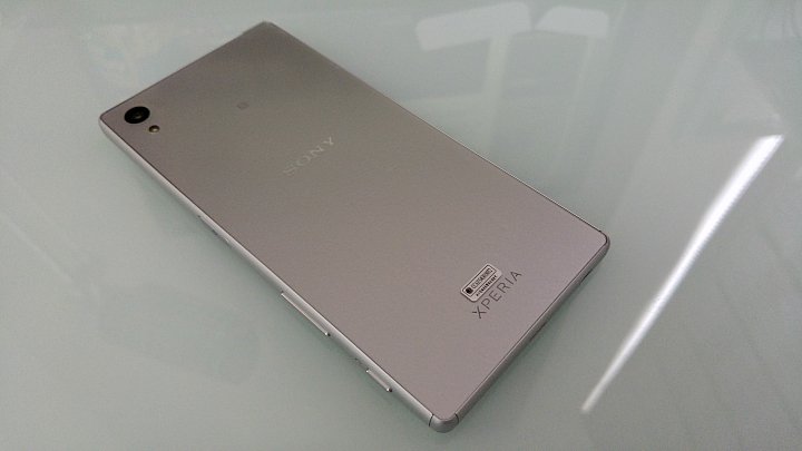 SONY Xperia Z5 （霜凍白）開箱～～～