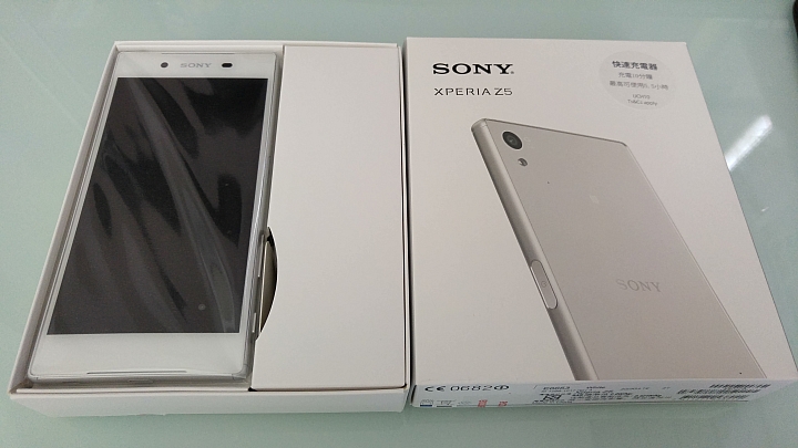 SONY Xperia Z5 （霜凍白）開箱～～～