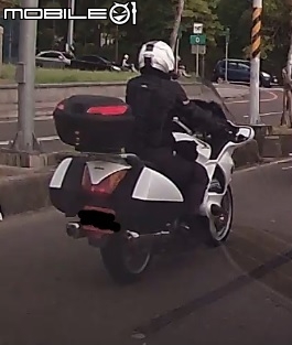 『神車』只看到背影就被吸引了，但是不知道是甚麼車，懇請各位神人大大幫忙確認車型。
