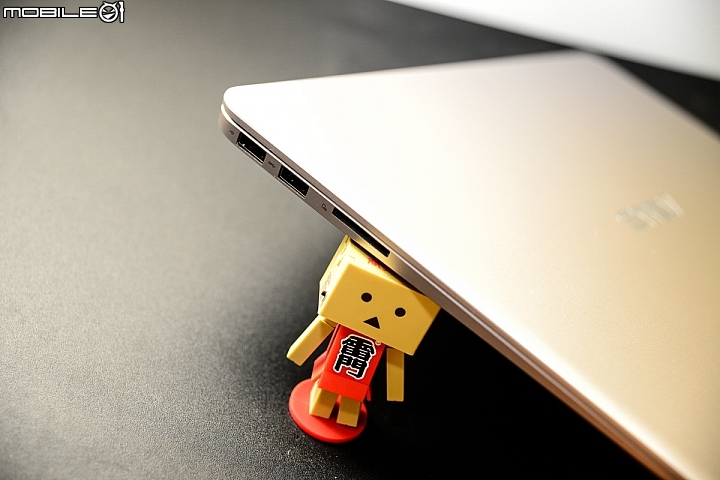 [開箱]剛過門就陪我征戰東京的Zenbook UX305LA i7版蜜粉金~