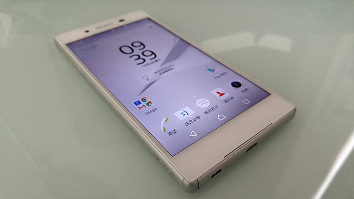 SONY Xperia Z5 （霜凍白）開箱～～～