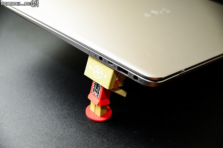[開箱]剛過門就陪我征戰東京的Zenbook UX305LA i7版蜜粉金~
