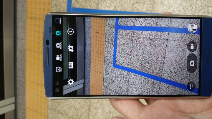 終於買到LG V10手機了