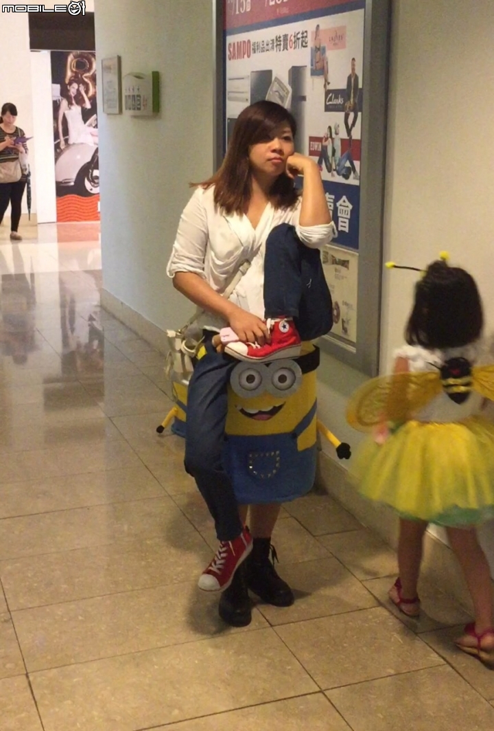 不給糖就搗蛋!我也要當神偷奶媽(?) 之老背少進階版Minion 小小兵扛起我吧!!