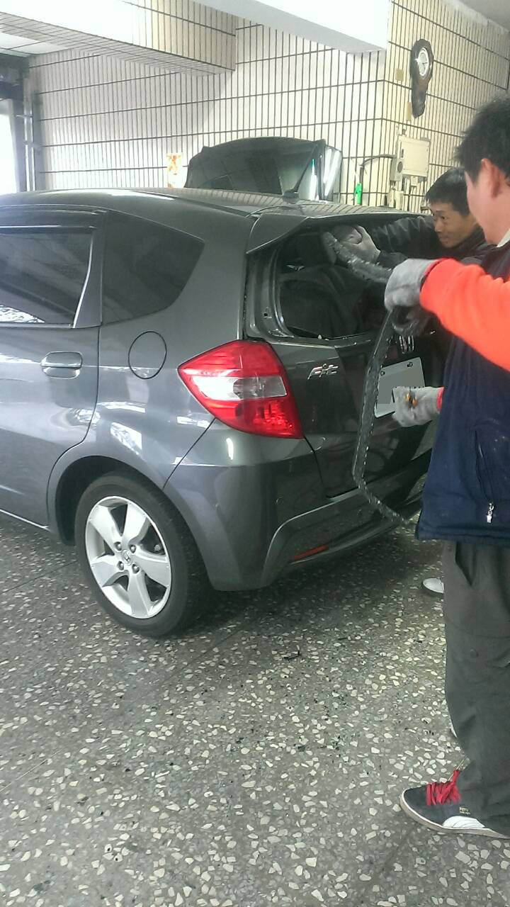Honda Fit  慘遭毒手後...三重停車連二遇害