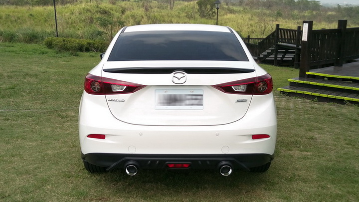 Mazda3 尊榮白 開箱!