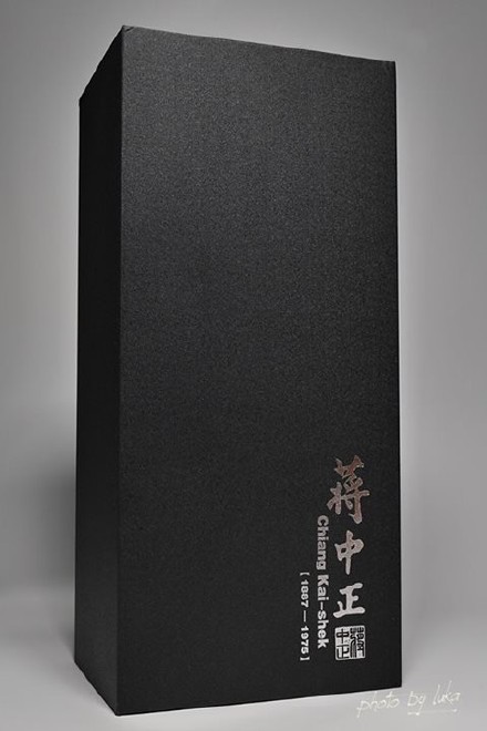 大陸廠家推出蔣公人偶 網友曬開箱圖