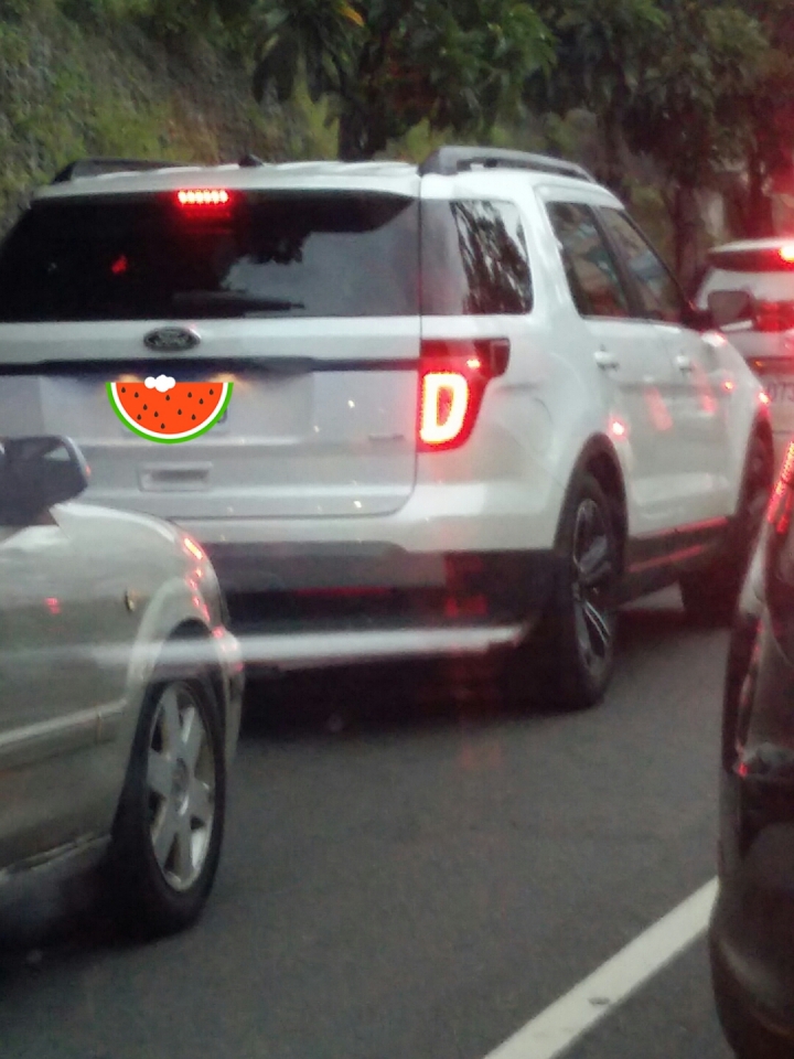 請問各位前輩這是什麼車？