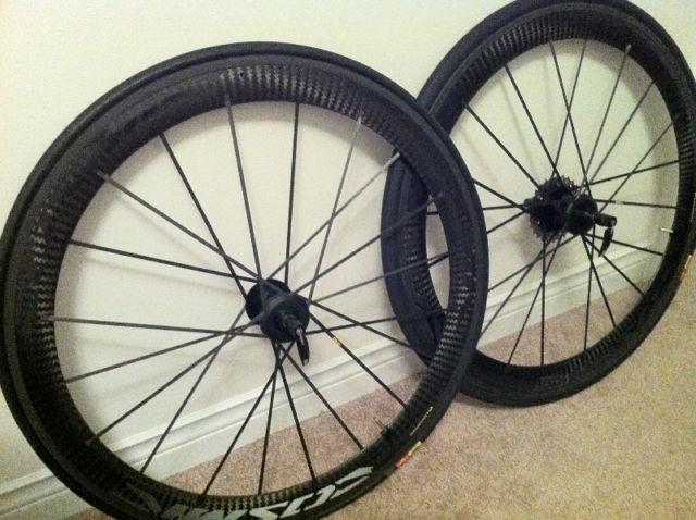 [請教] 2013年MAVIC COSMIC CARBONE SLR VS Carbone 40C？？
