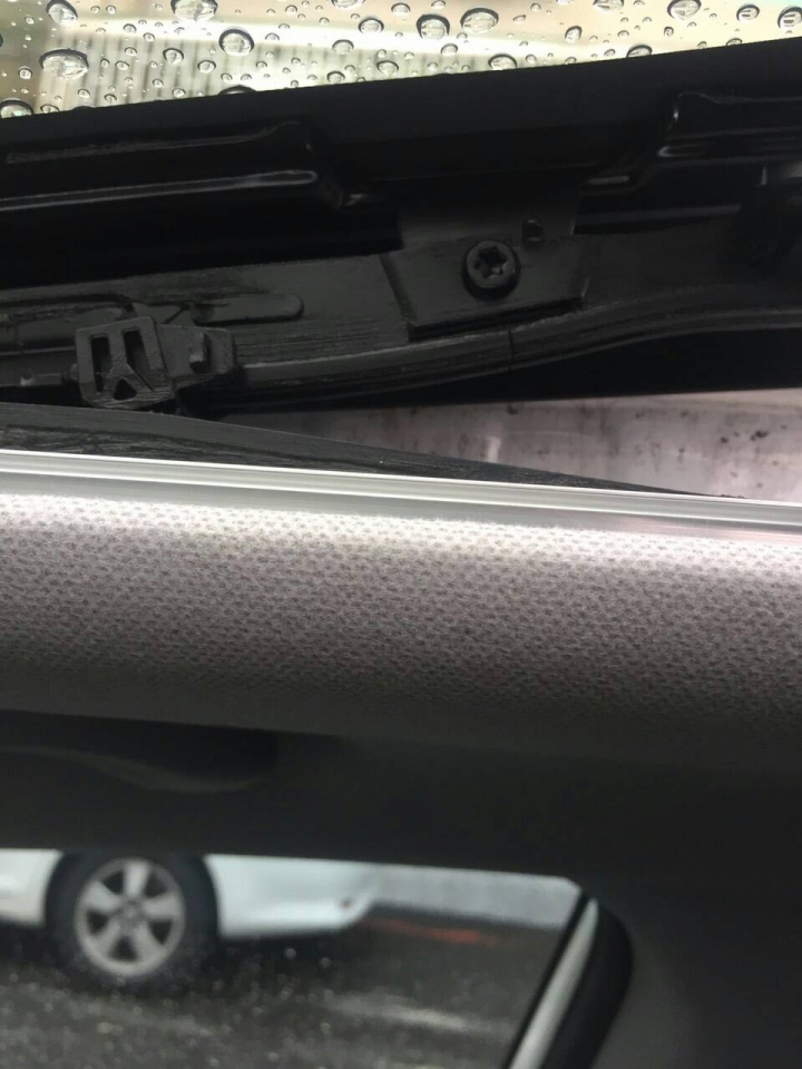 ELANTRA 天窗出廠瑕疵? 12年~EX版(英倫 極光 黑潮未知)