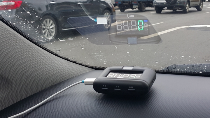 【開箱】迷你!精準!高CP值!FLYone RM-H1測速抬頭顯示器