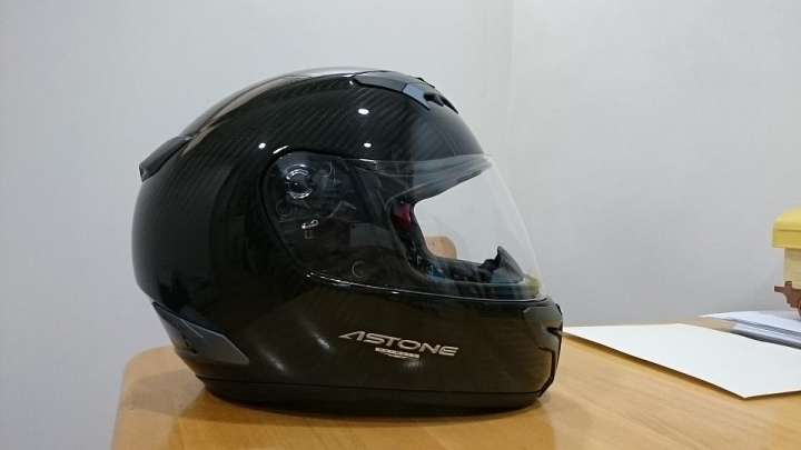 分享：ASTONE GTR 超輕量碳纖維全罩安全帽