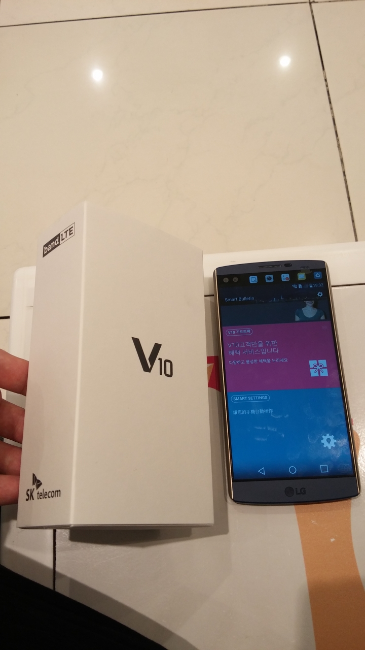 終於買到LG V10手機了