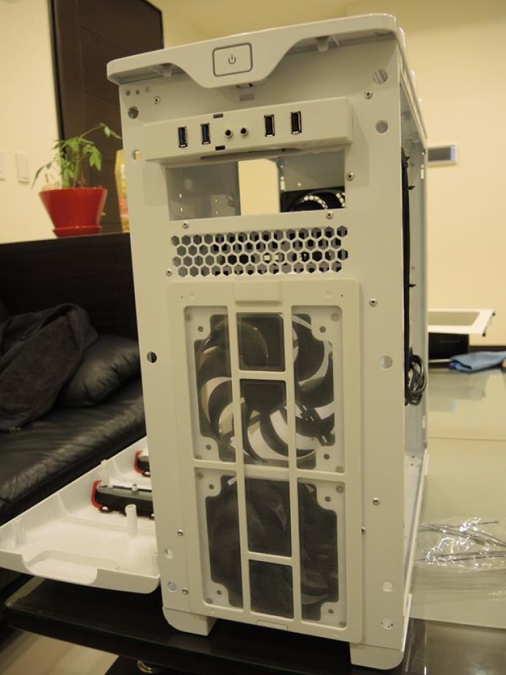 台灣好物推一下-- 高烤game pc大機箱(高級烤漆)HBT---Turbine700, 不專業開箱文.
