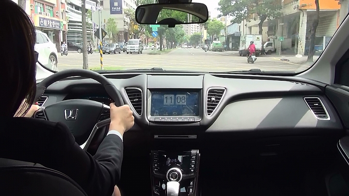 S5 Eco Hyper 1.8T取消了HUD抬頭顯示器，2.0T仍保留。