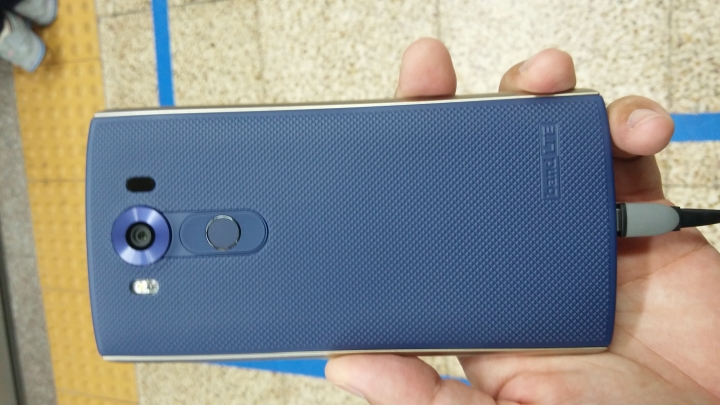 終於買到LG V10手機了